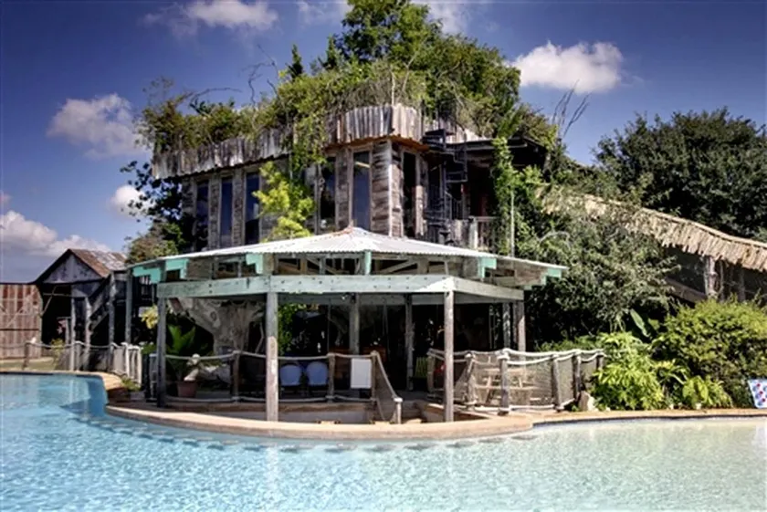 Impressive Tree House near the Guadalupe River in New Braunfels, Texas - Image 1