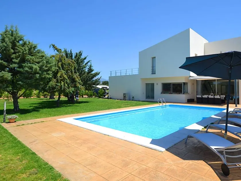 Big house with terrace, private pool & barbeque - Image 1