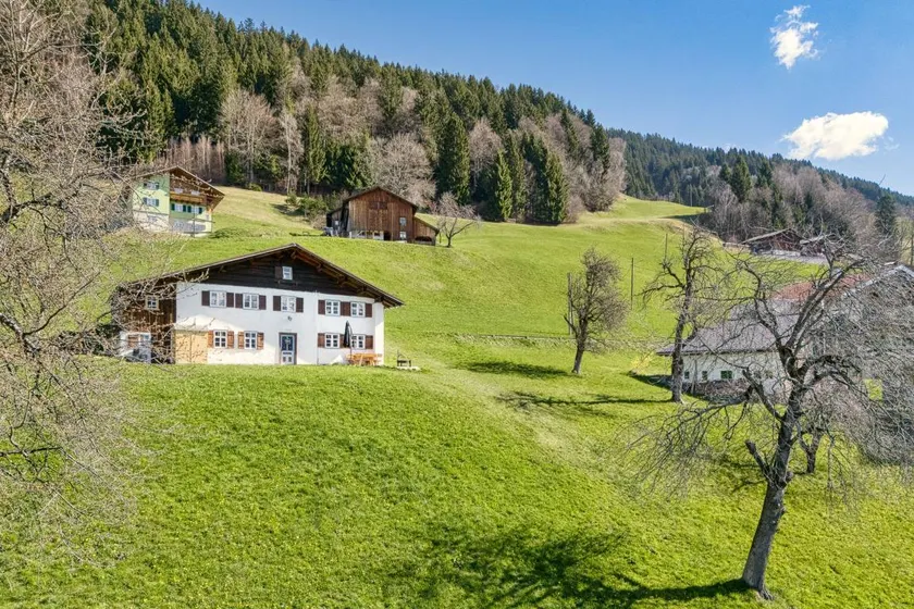 Children-friendly ample flat with barbeque & garden | Mountain view - Image 1