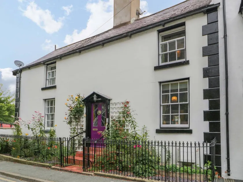 Family-friendly cottage with garden | Dogs allowed - Image 1