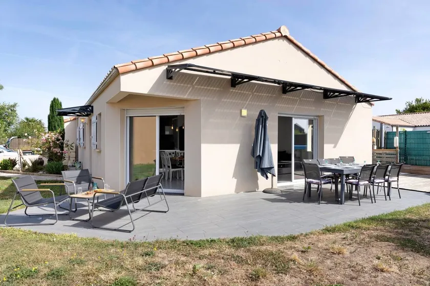 House with BBQ, terrace & garden | Garden view - Image 1