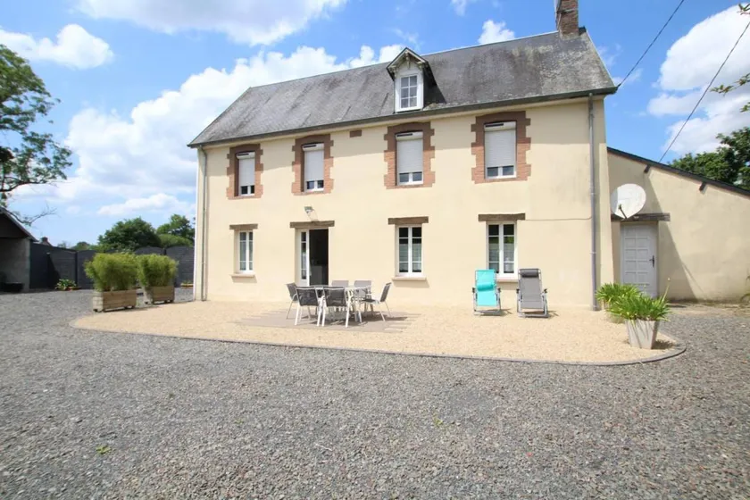 Gite with BBQ, terrace & garden - Image 1