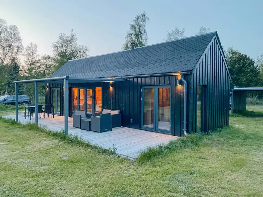 Charming holiday home near the beach - Image 1