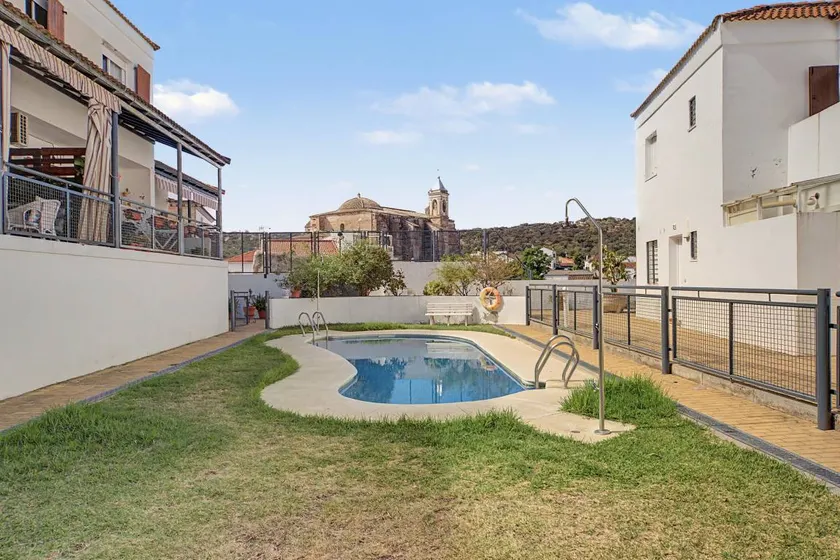 Agréable appartement de vacances avec terrasse, piscine et jardin | Vue ville | Idéal pour le télétravail - Image 1