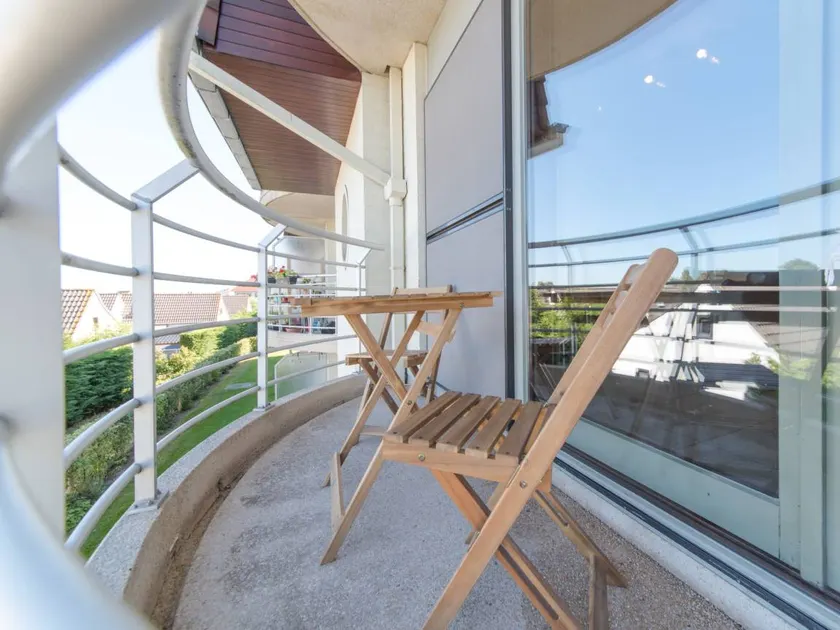 Holiday apartment with terrace, garden & heated pool - Image 1