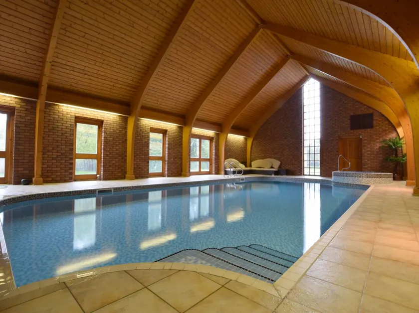 Cottage avec piscine, barbecue et jardin - Image 1