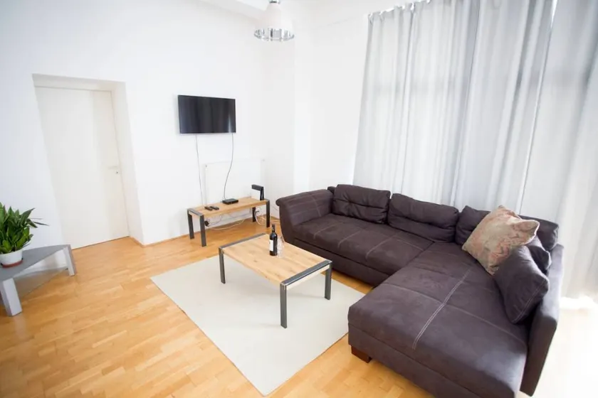 Flat with terrace - Image 1