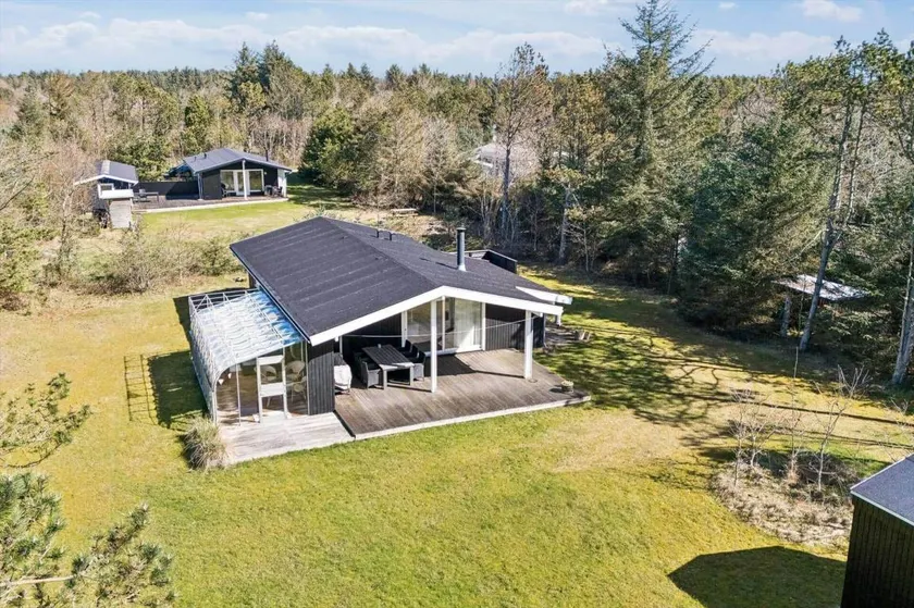 Charming holiday home with garden & barbecue - Image 1