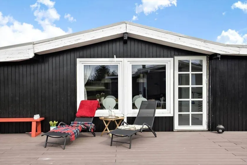 Charming house with terrace, BBQ & sauna | Beach nearby - Image 1