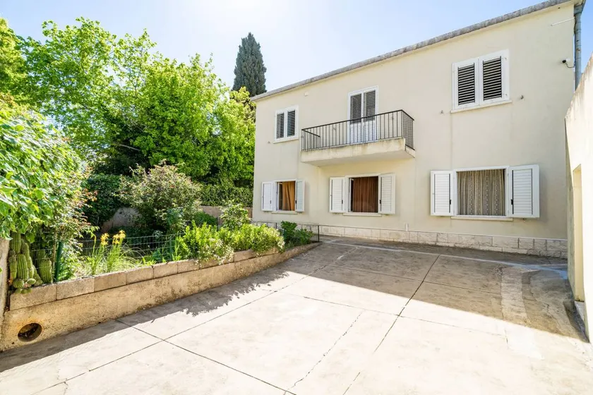 Holiday apartment with garden, terrace & barbeque - Image 1
