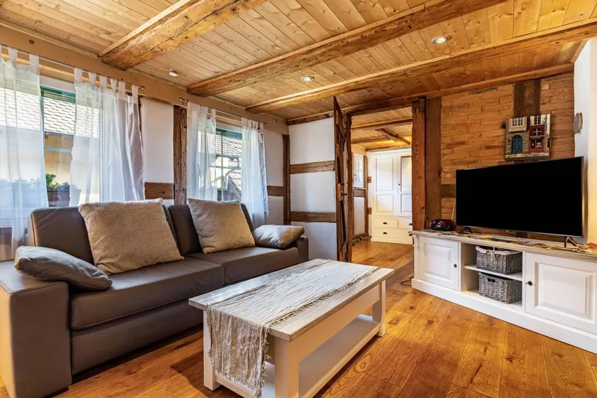 Child-friendly house with terrace & BBQ | City view | Good for workation | Pets allowed - Image 1