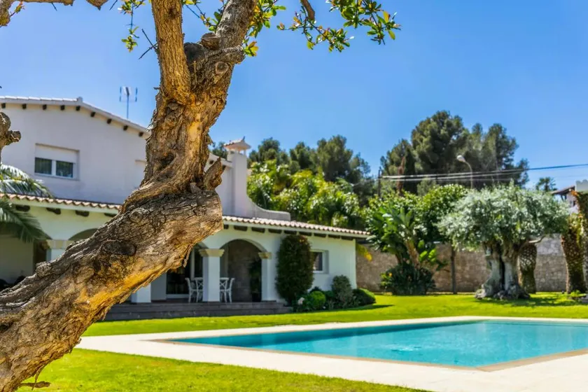 Luxury design villa in Costa Dorada with pool - Image 1