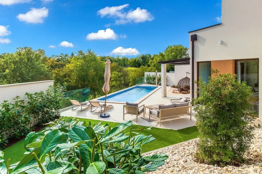 Fully equipped wonderful villa with heated pool, barbeque & terrace - Image 1