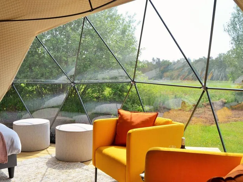 Child-friendly wonderful tent with heated pool - Image 1