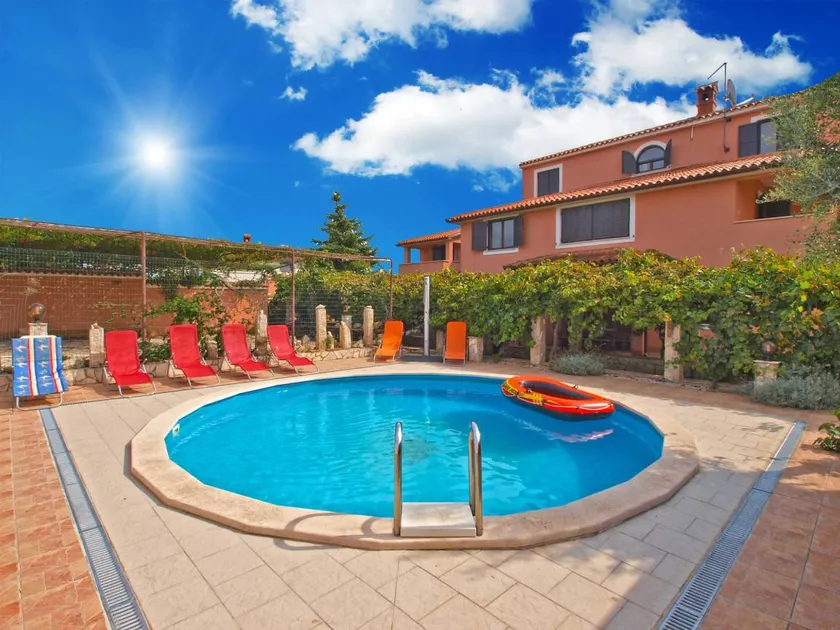 Ferienhaus mit Terrasse, Grill und privatem Pool - Image 1