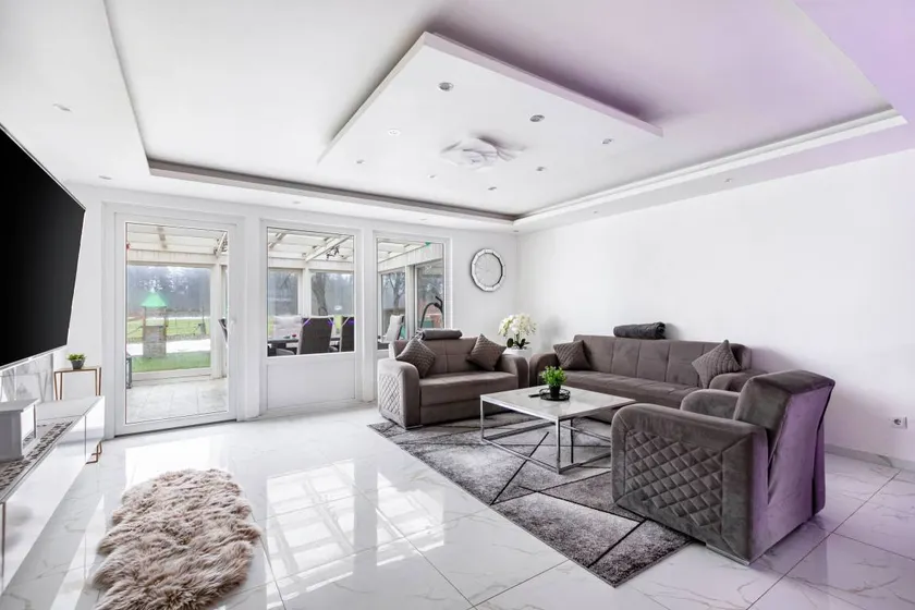 House with terrace, garden & BBQ | Garden view - Image 1