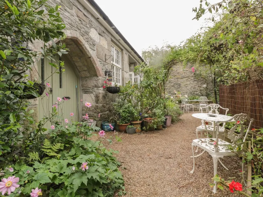 Cottage with garden - Image 1