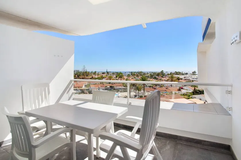 Voll ausgestattete tolle Wohnung mit Terrasse, Garten und beheiztem Pool | Stadtblick | Perfekt für die Arbeit von Zuhause - Image 1