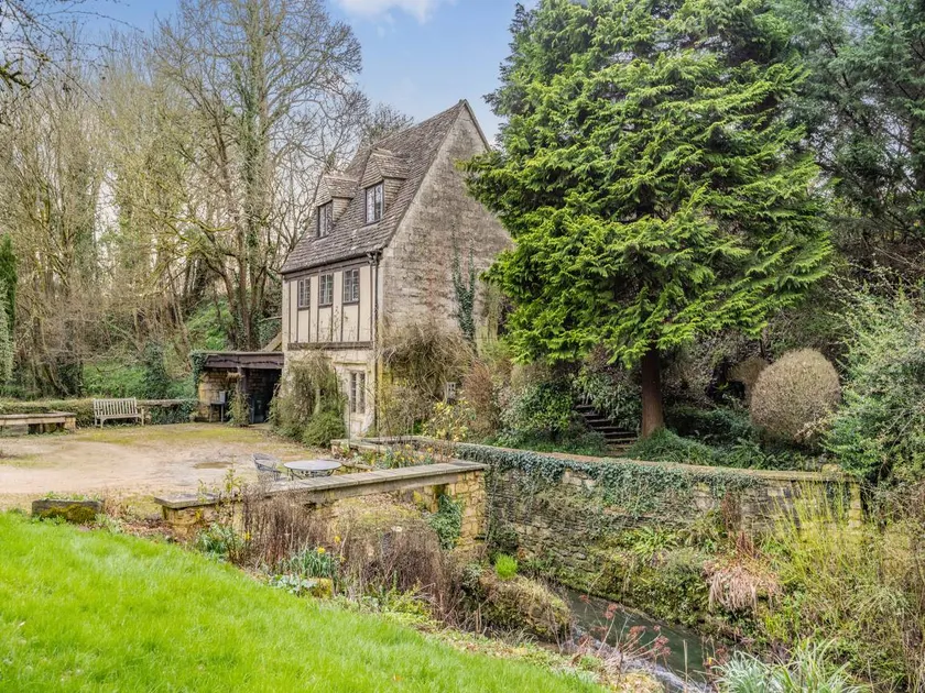 Family-oriented pleasant cottage with terrace, garden & BBQ | River view - Image 1