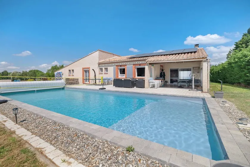 Ferienhaus mit Pool, Garten und Terrasse | Bergblick - Image 1