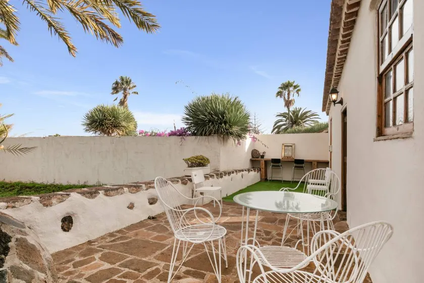 Holiday Home 'Casa Canaria Finca Real' with Private Garden, Balcony & Wi-Fi - Image 1