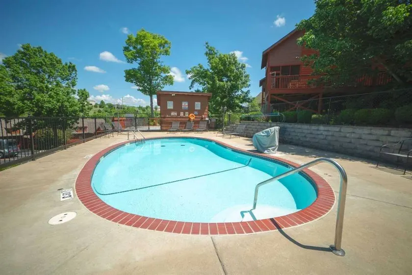 2BD Loft, Walk-In Cabin- Discounts on Golf & Tickets! - Image 1
