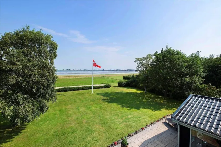 House with terrace & BBQ - Image 1