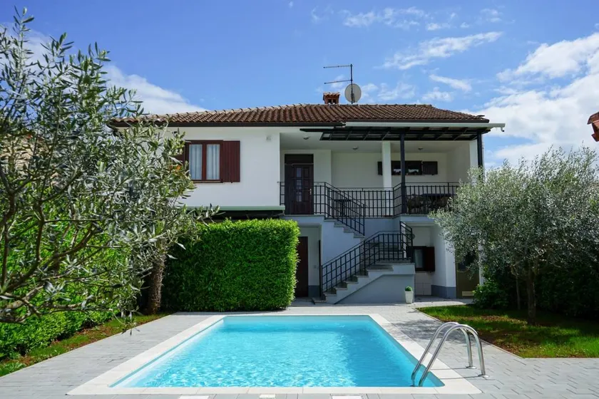 Fully equipped lovely villa with terrace, barbeque & garden - Image 1