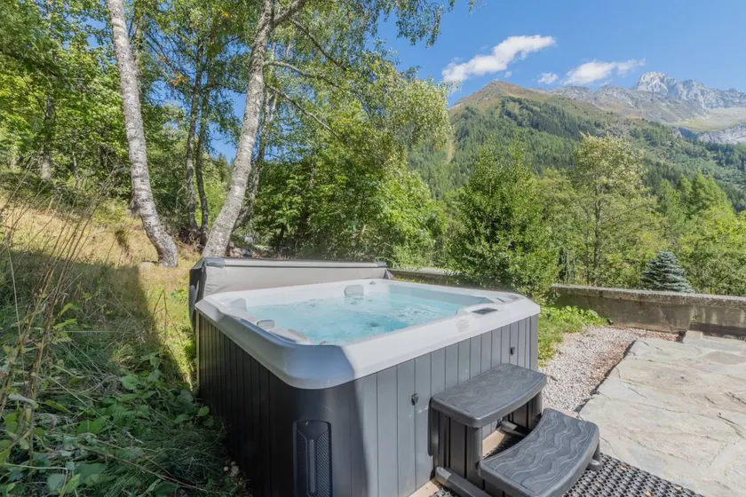 Chalet mit Whirlpool und Terrasse | Bergblick - Image 1