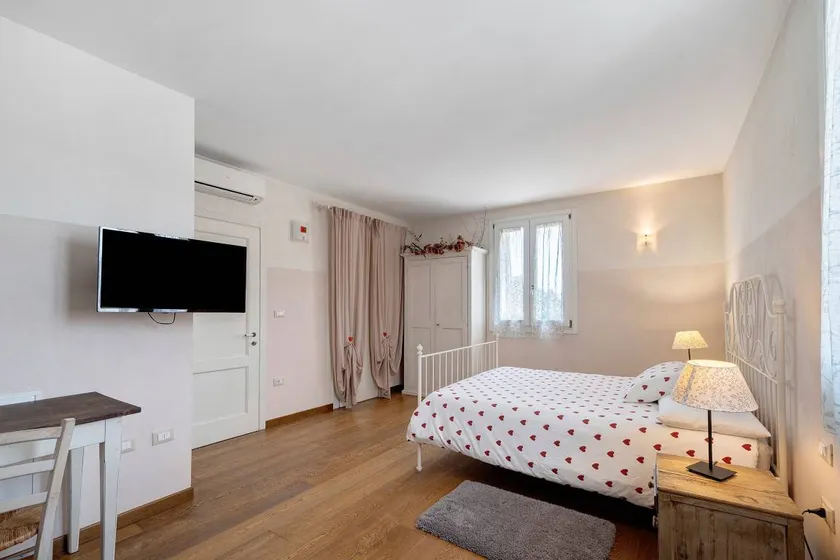 Wonderful dedicated room with terrace & garden | Garden view - Image 1