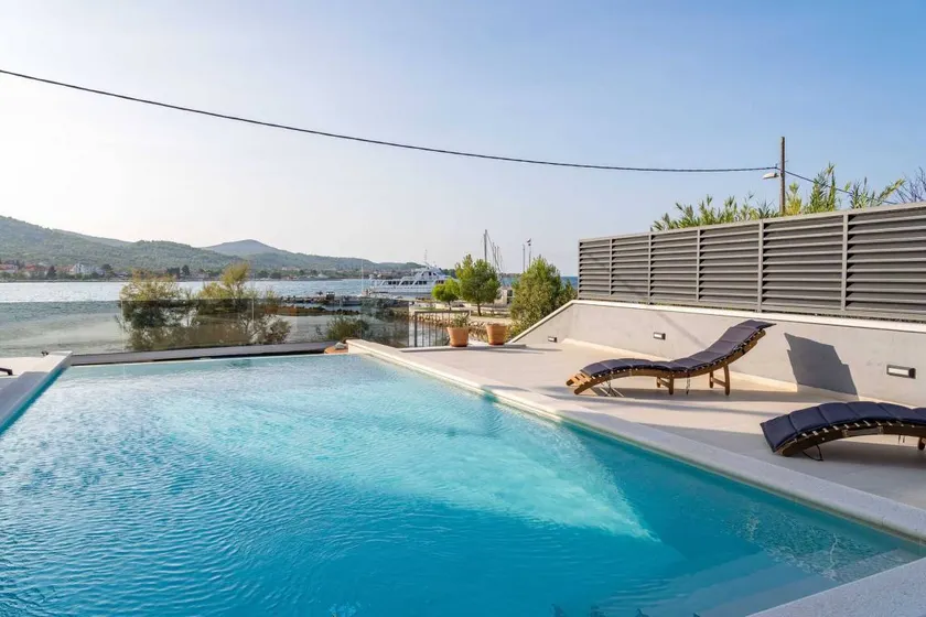 House with terrace, sauna & private pool - Image 1