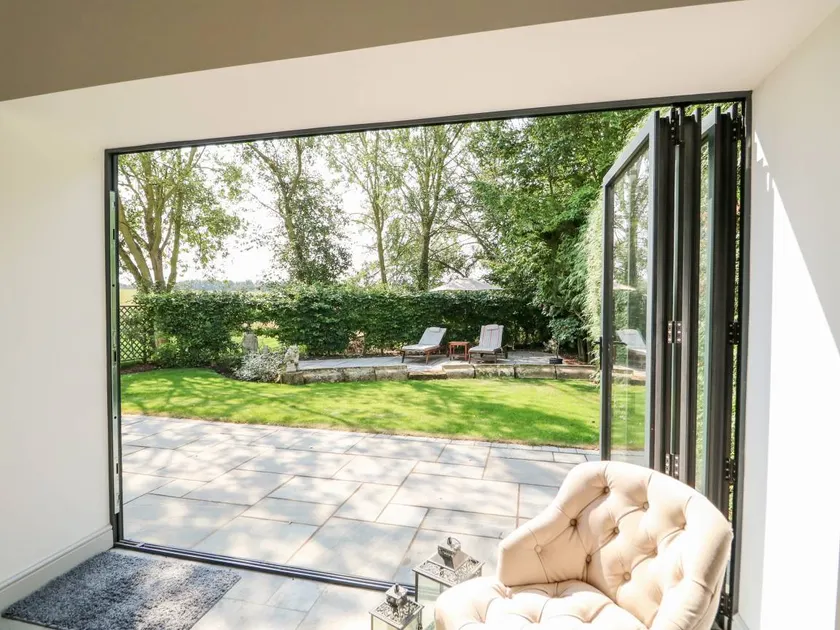 Fully equipped charming cottage with BBQ & garden | Pet-friendly - Image 1