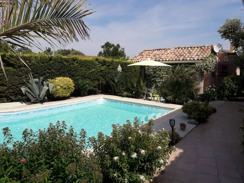 Holiday home with garden, terrace & pool - Image 1