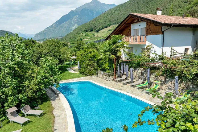Appartamento con piscina e giardino | Vista sulla montagna - Image 1