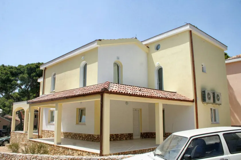 Charming private room with terrace & barbecue | Sea view | Beach nearby | Pets are welcome - Image 1