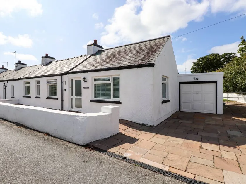 Beautiful cottage with garden - Image 1