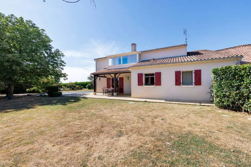 Kinderfreundliches Landhaus mit Terrasse, beheiztem Pool und Grill | Gartenblick - Image 1