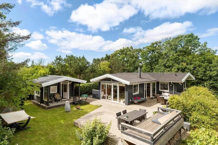 House with terrace & barbecue - Image 1