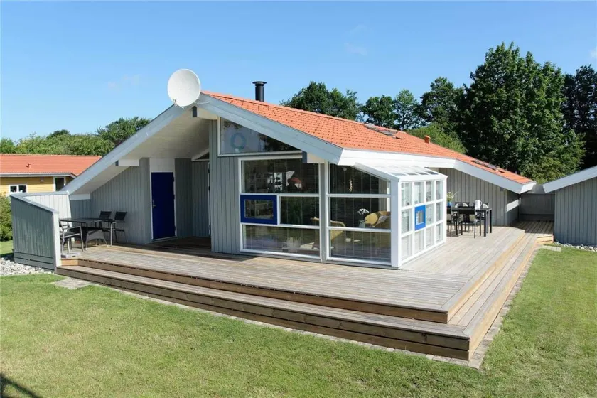 Fully equipped holiday home with BBQ, sauna & hot tub - Image 1