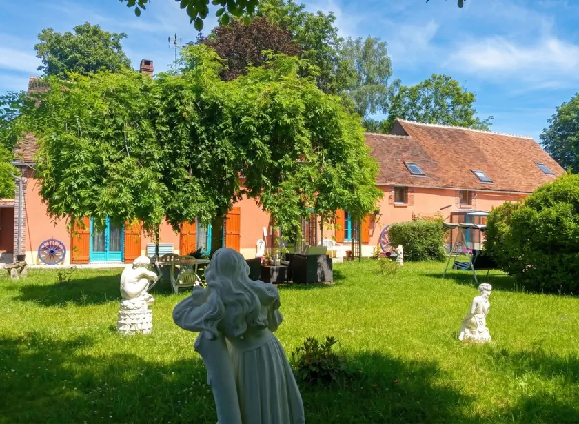 Holiday home with garden, terrace & BBQ | Perfect for remote work - Image 1
