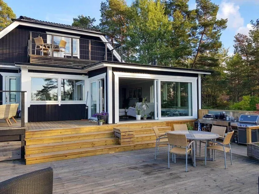 Fully equipped spacious holiday home with terrace, garden & barbecue | Sea view - Image 1