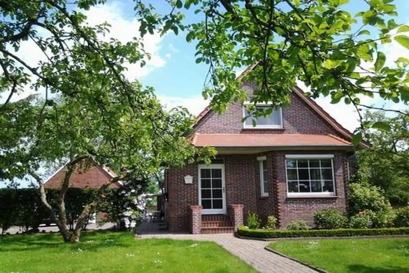 Holiday home with garden - Image 1