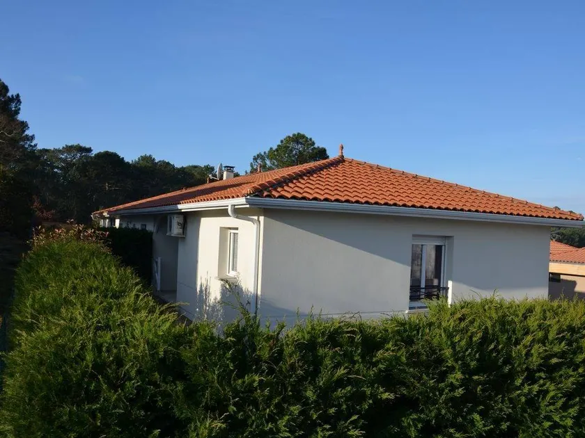 House with garden | Beach view - Image 1