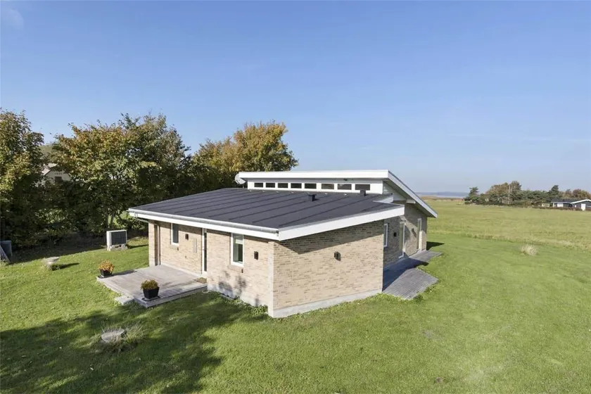 Holiday home with terrace & barbecue - Image 1
