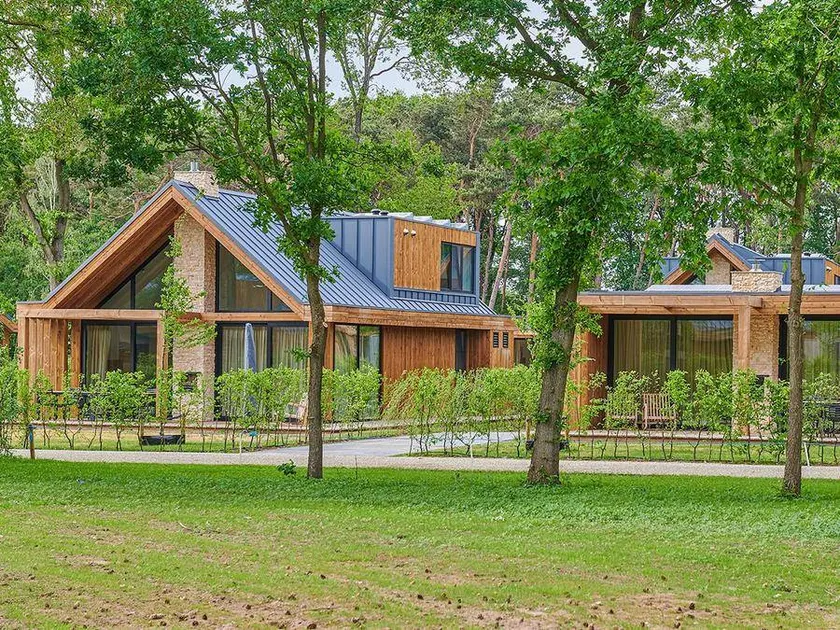 Spacious letting with 6 bedrooms for 12 persons - Image 1