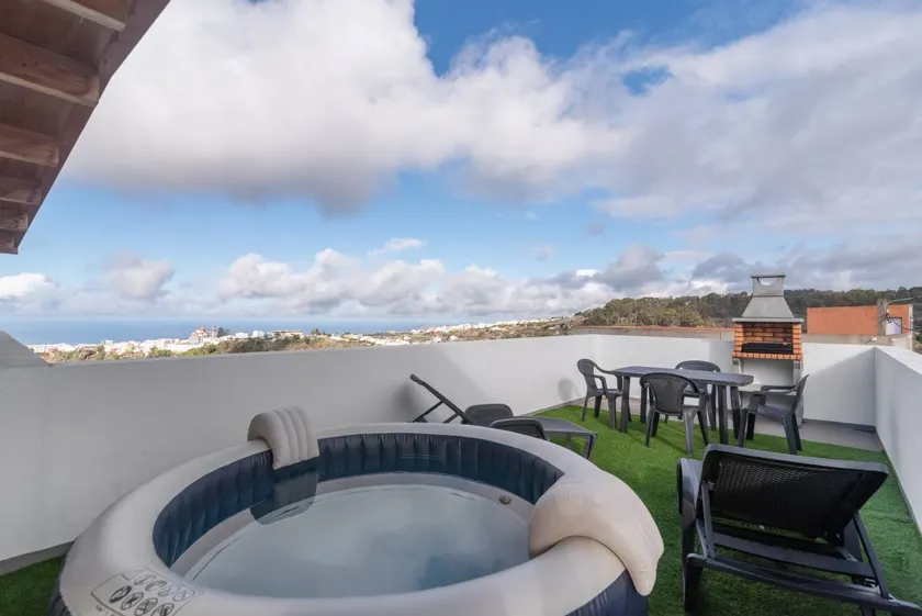 Holiday Home 'Vv El Mirador' with Sea Views, Wi-Fi and Air Conditioning - Image 1