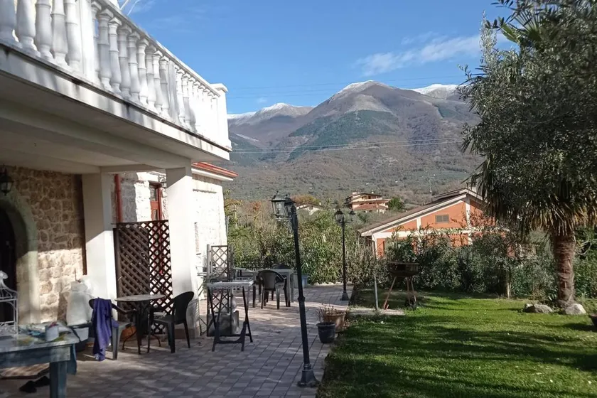 Appartamento con griglia e giardino | Vista sulla montagna - Image 1