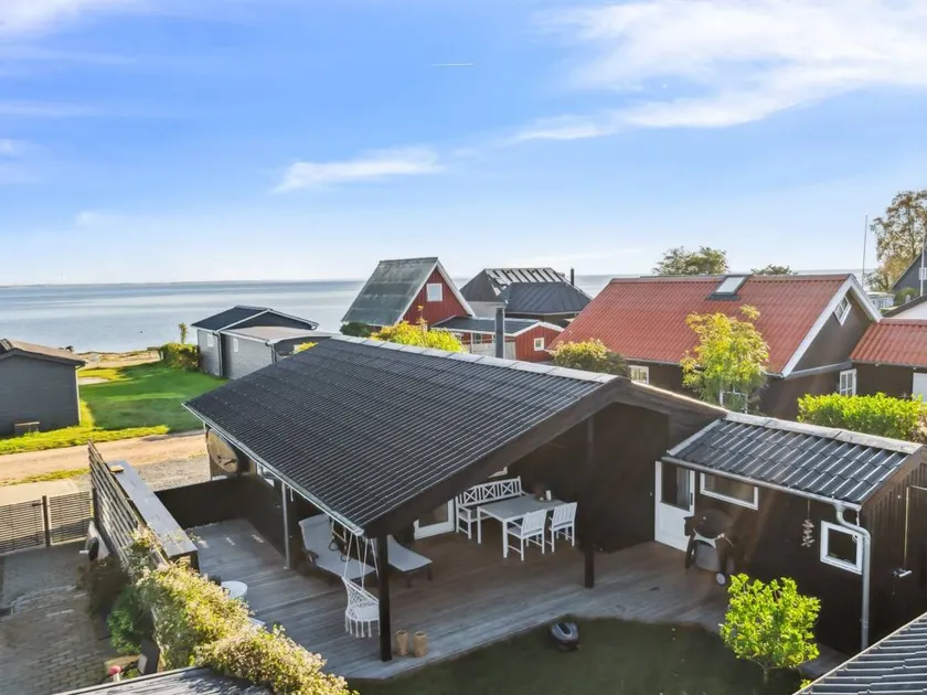 Holiday home with garden, barbecue & terrace | Sea view - Image 1