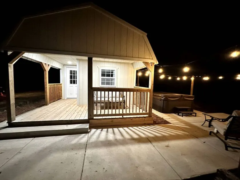 Rustic Cabin Escape with Hot Tub Near Oxford, Mississippi - Image 1