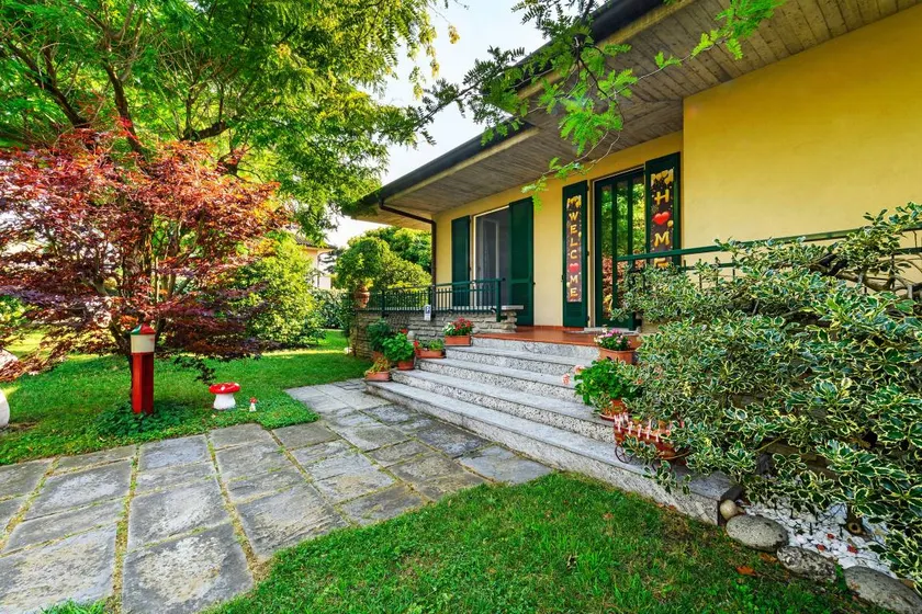 Children-friendly villa with barbecue & garden | Garden view | Suitable for remote work | Pets are welcome - Image 1